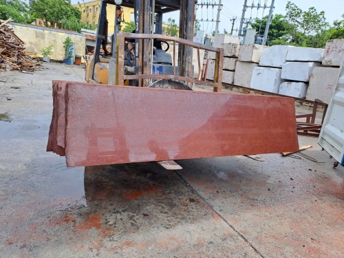 Đá Granite đỏ nhuộm trung